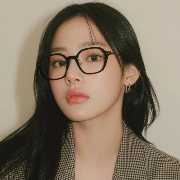 Carin x NewJeans royS gray blue light glasses NWT with Case - Picture 3 of 3